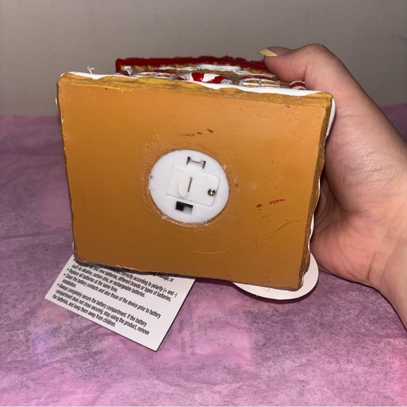 LED Gingerbread House - Picture 7 of 8